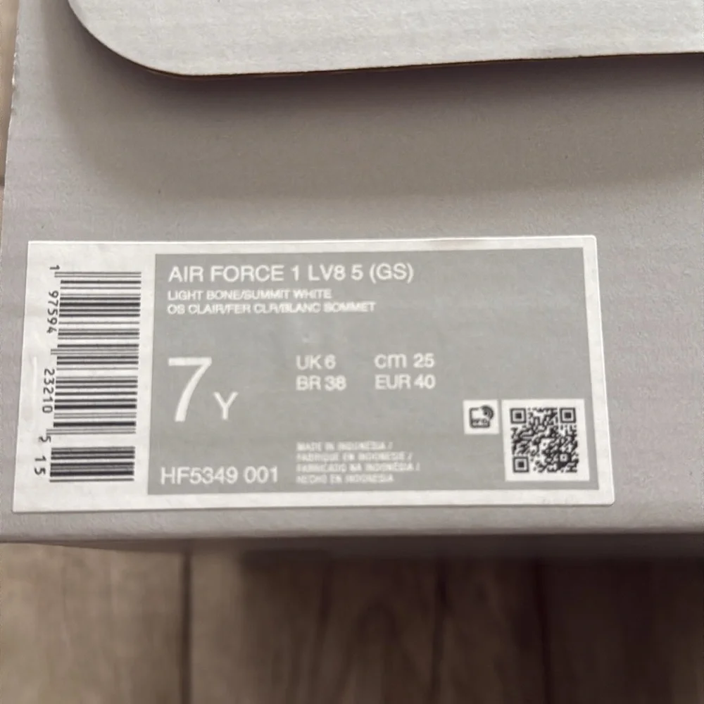 Nike Air Force 1 LV 5 (GS). Sz 7Y